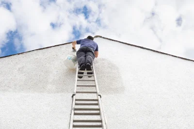 Peinture extérieure à Lastic — façades et ravalement